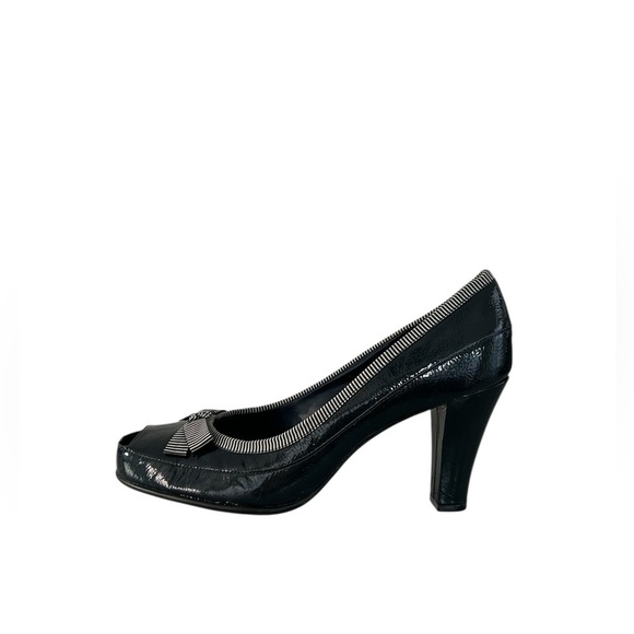 Aerosoles Navy Patent Leather Heels w/Bow Sz 10 - Picture 1 of 13